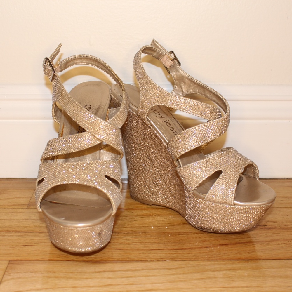 Cathy Jean Champagne Gold Sparkly Wedges - Size 7